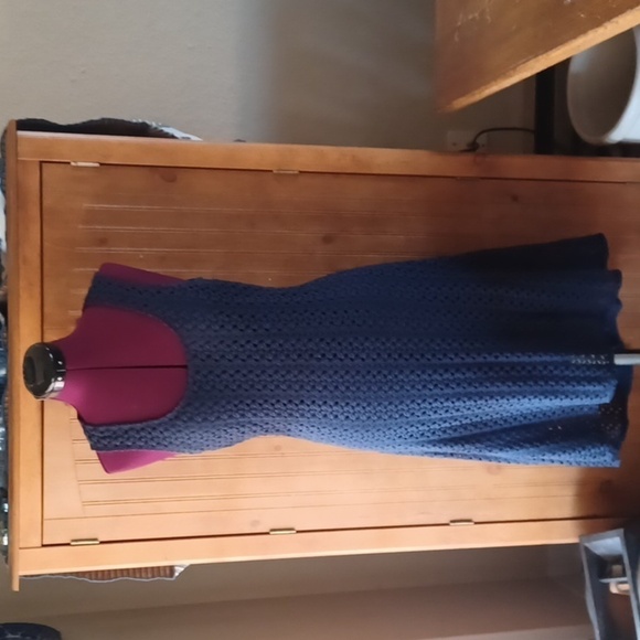 A U W SLEEVELESS CROCHETED HILO DRESS - Picture 1 of 8